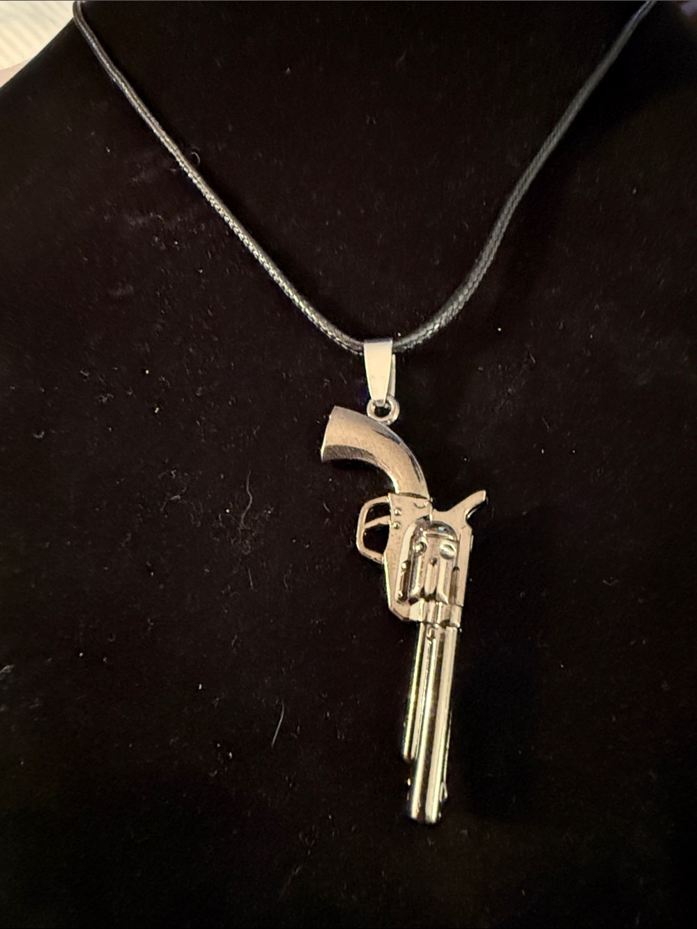New G-metal on leather Revolver Pendant Necklace for Men 12”